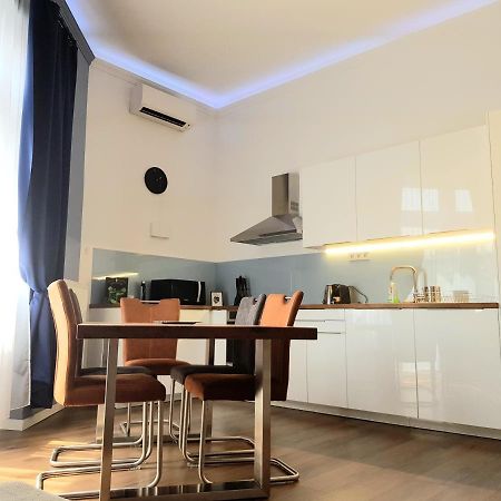 בודפשט Luxurious Apartment With Balconies In Downtown Bp מראה חיצוני תמונה