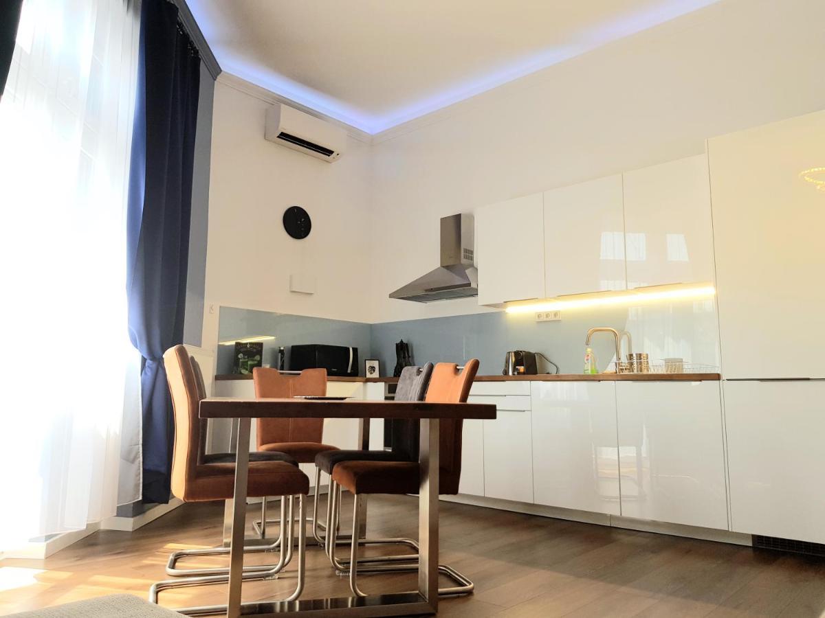 בודפשט Luxurious Apartment With Balconies In Downtown Bp מראה חיצוני תמונה